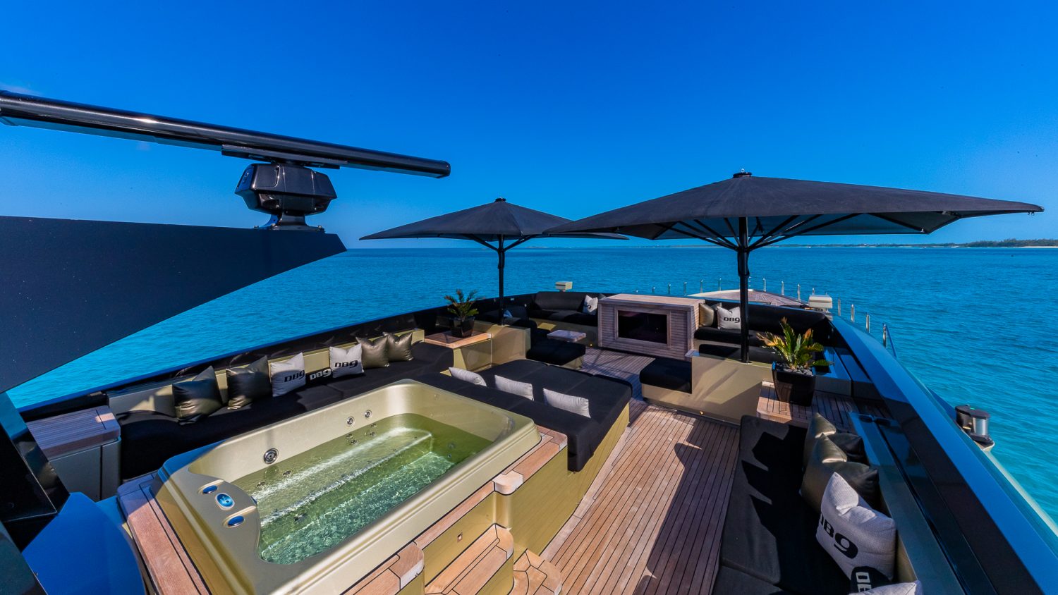 Jacuzzi and relaxation area.jpg