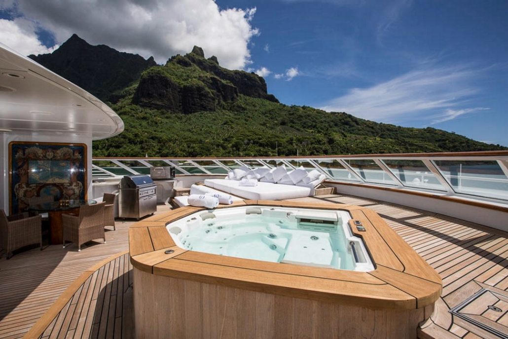 Jacuzzi and subathing area.jpg