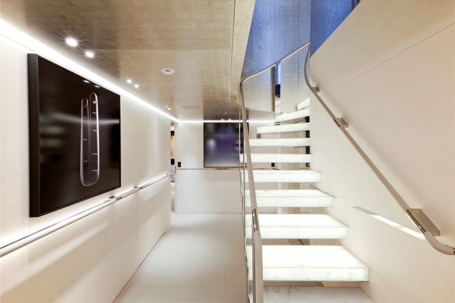 Lower deck lobby.jpg