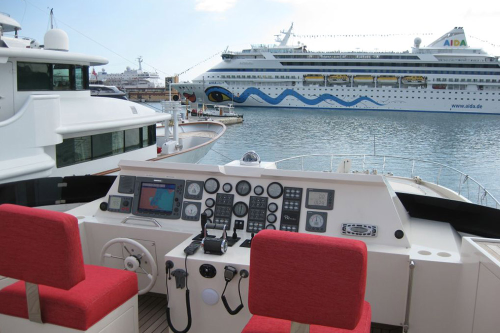OUTDOOR - COCKPIT.jpg