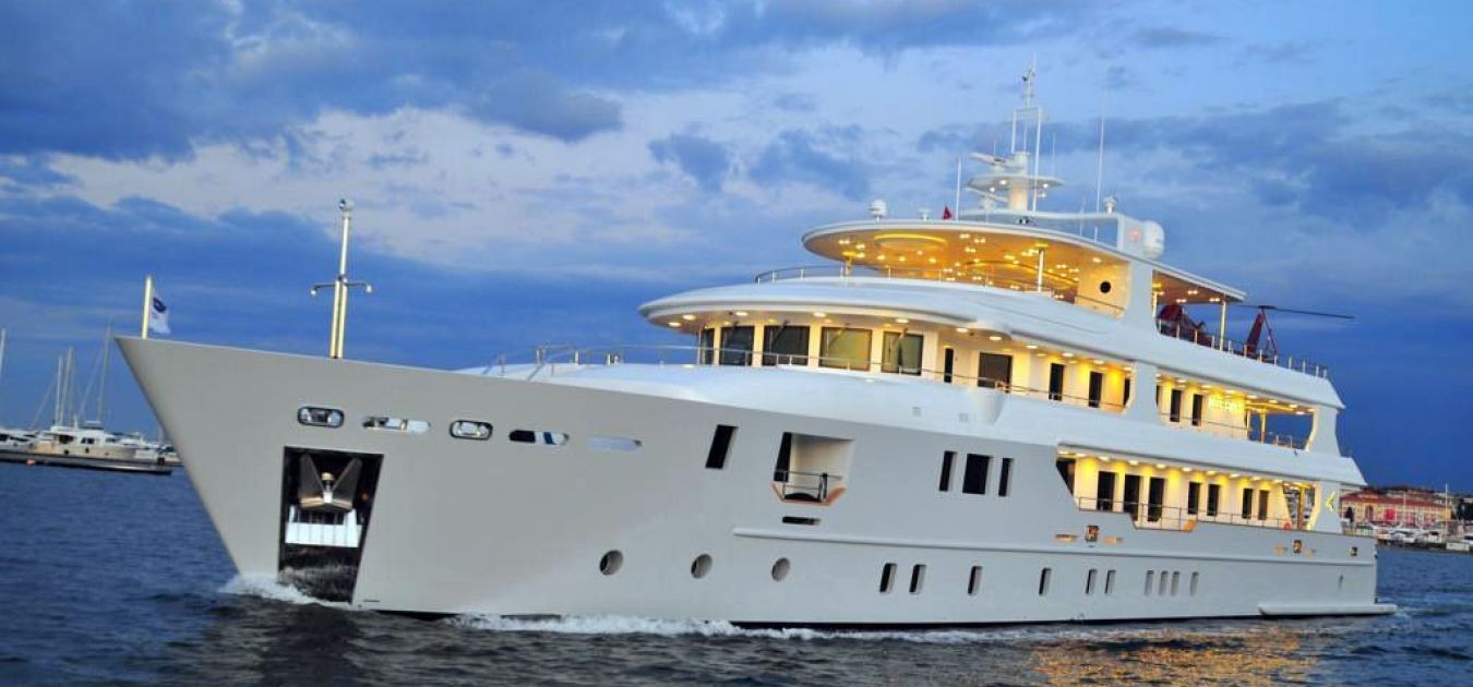 PALMARINA motoryacht-with-heliped.jpg
