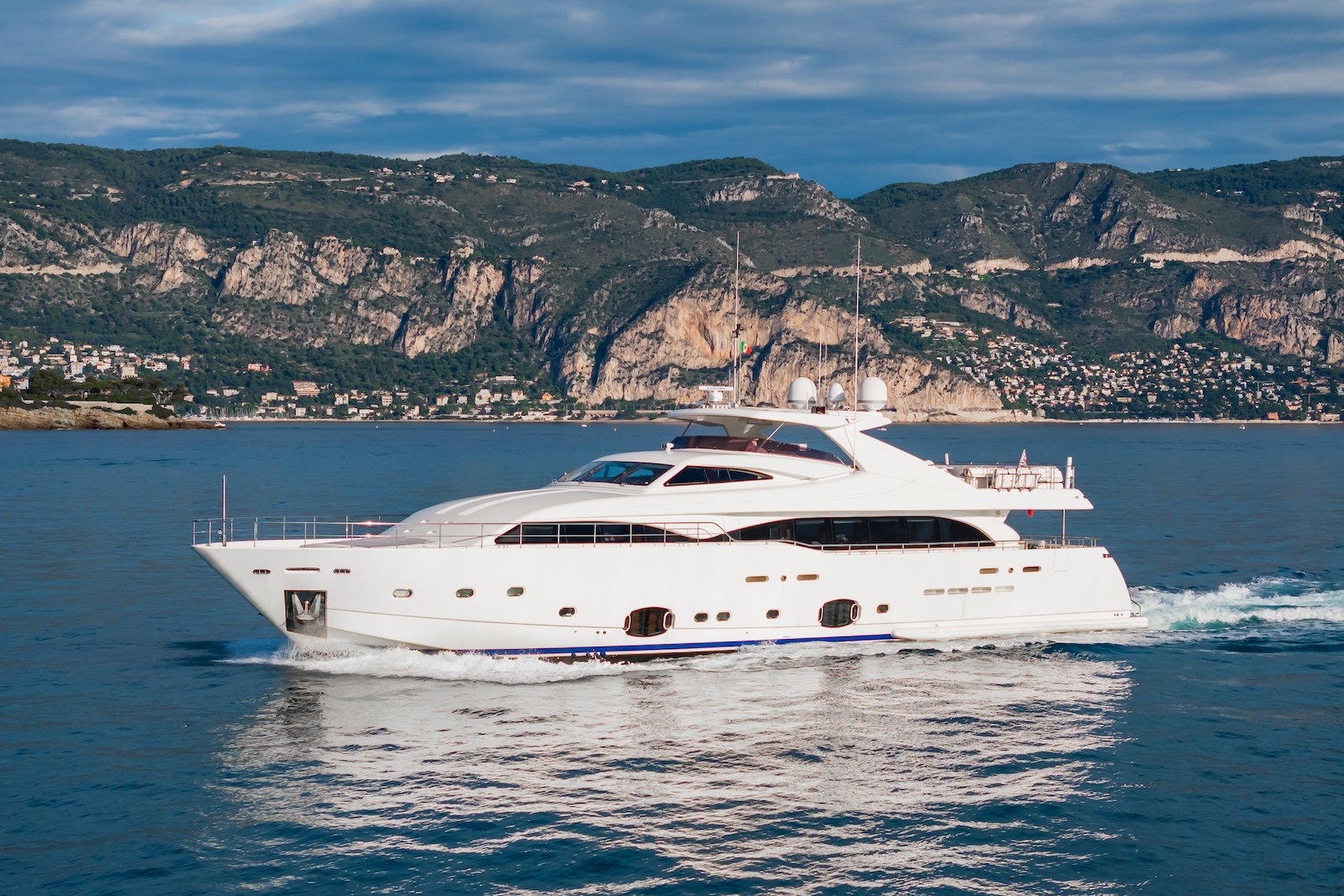 ROBUSTO superyacht.jpg