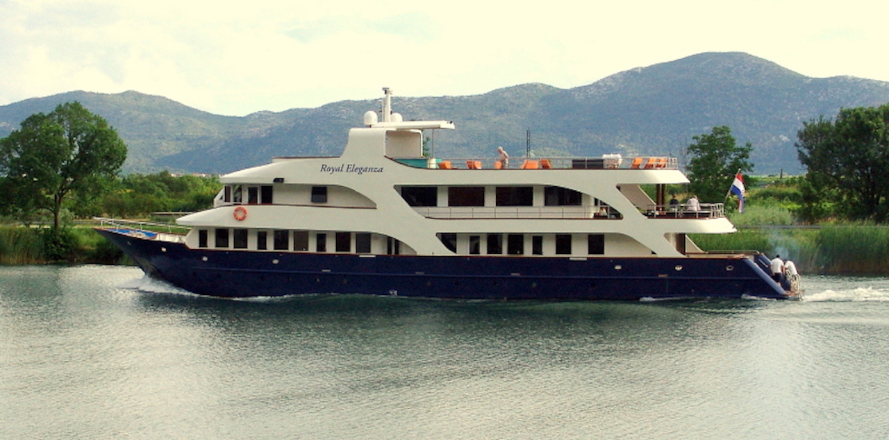 ROYAL-ELEGANZA-16.jpg