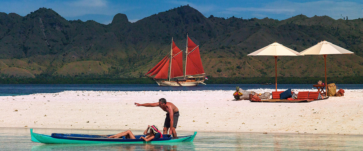 SI DATU BUA Guests Enjoy The Beach.jpg