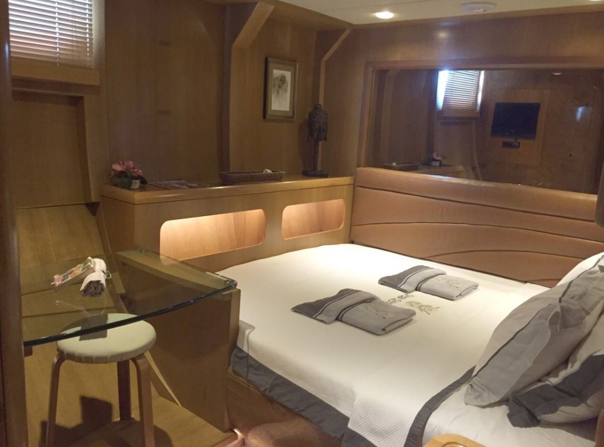 SUHEYLA SULTAN double bed.jpg