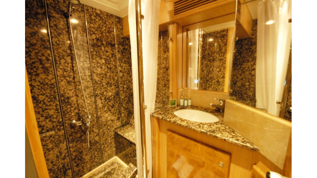 SY SUHEYLA SULTAN bathroom.jpg