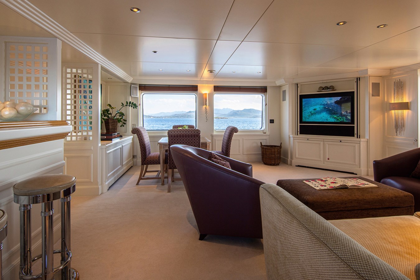 Skylounge with TV and bar.jpg