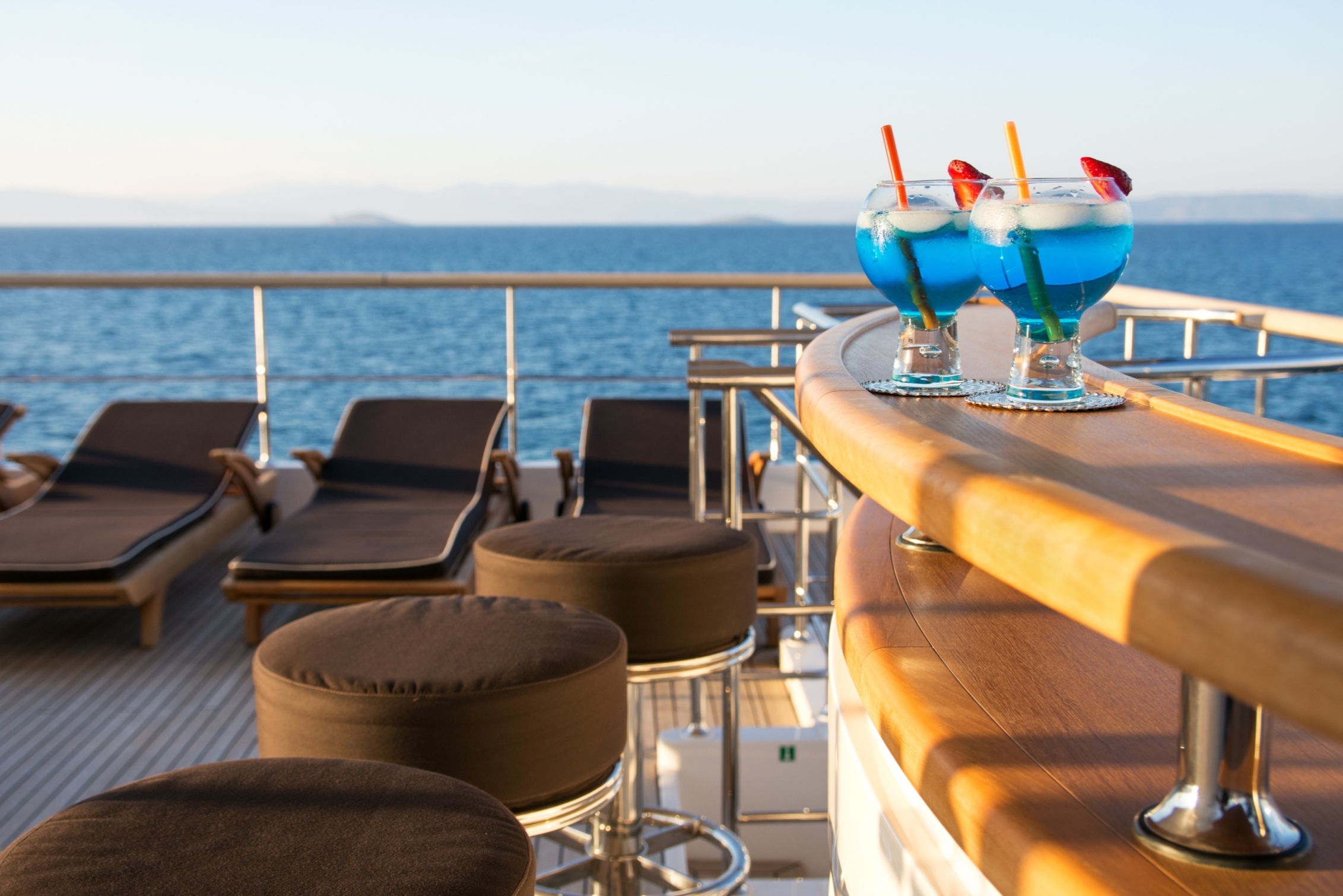Sundeck bar and cocktails.jpg
