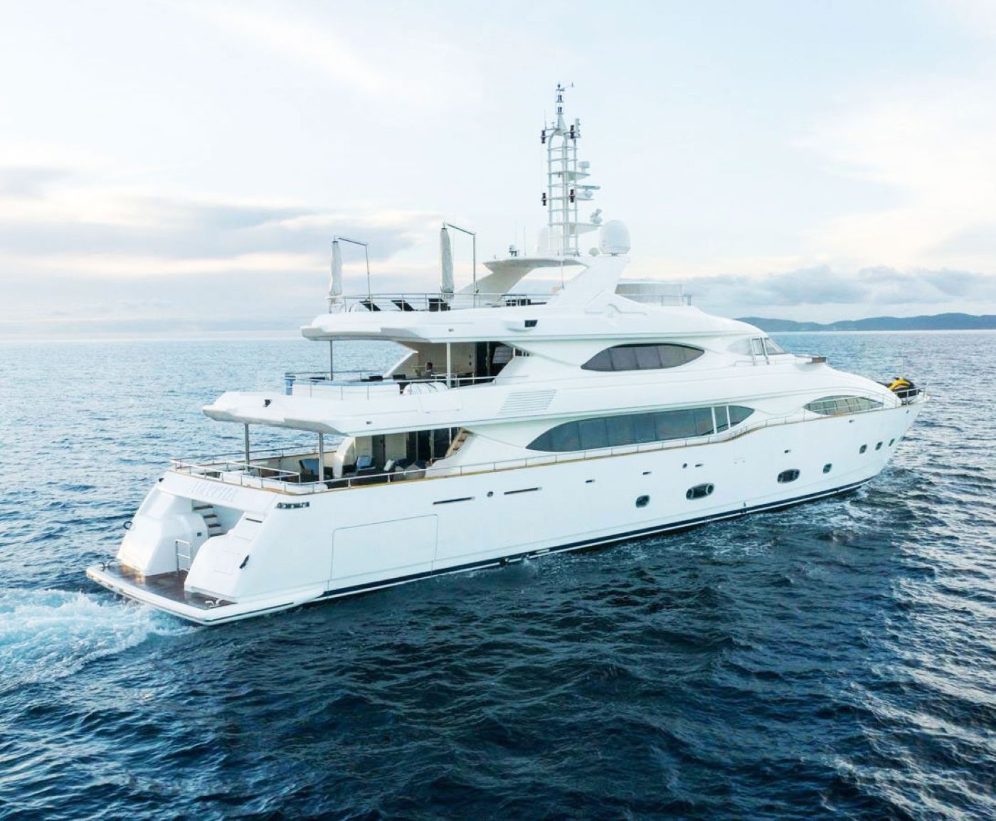 Super Yacht ESCAPE.jpg