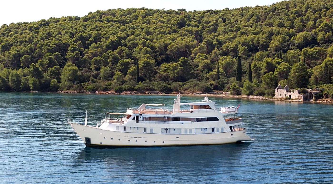 Superyacht LA PERLA.jpg