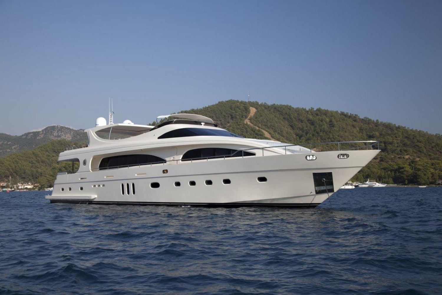 Yacht M & M 5.jpg
