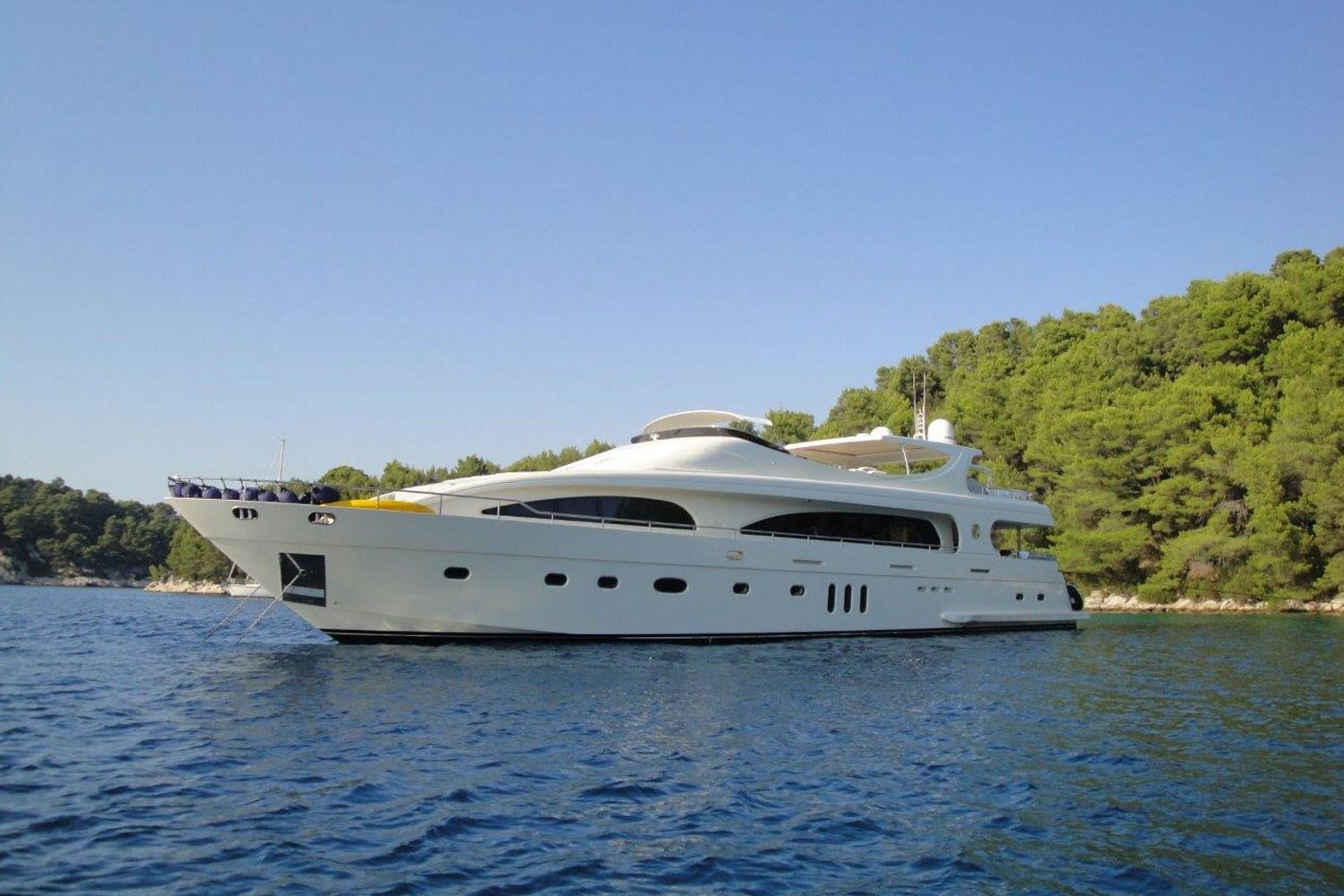 Yacht M & M 6.jpg