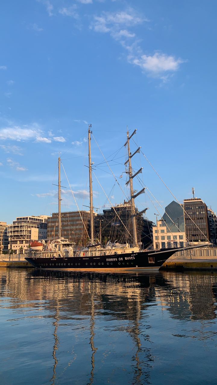 Yacht Runnign on Waves.jpg