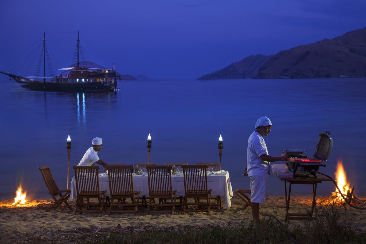 Yacht SAMATA, Indonesia - evening.jpg