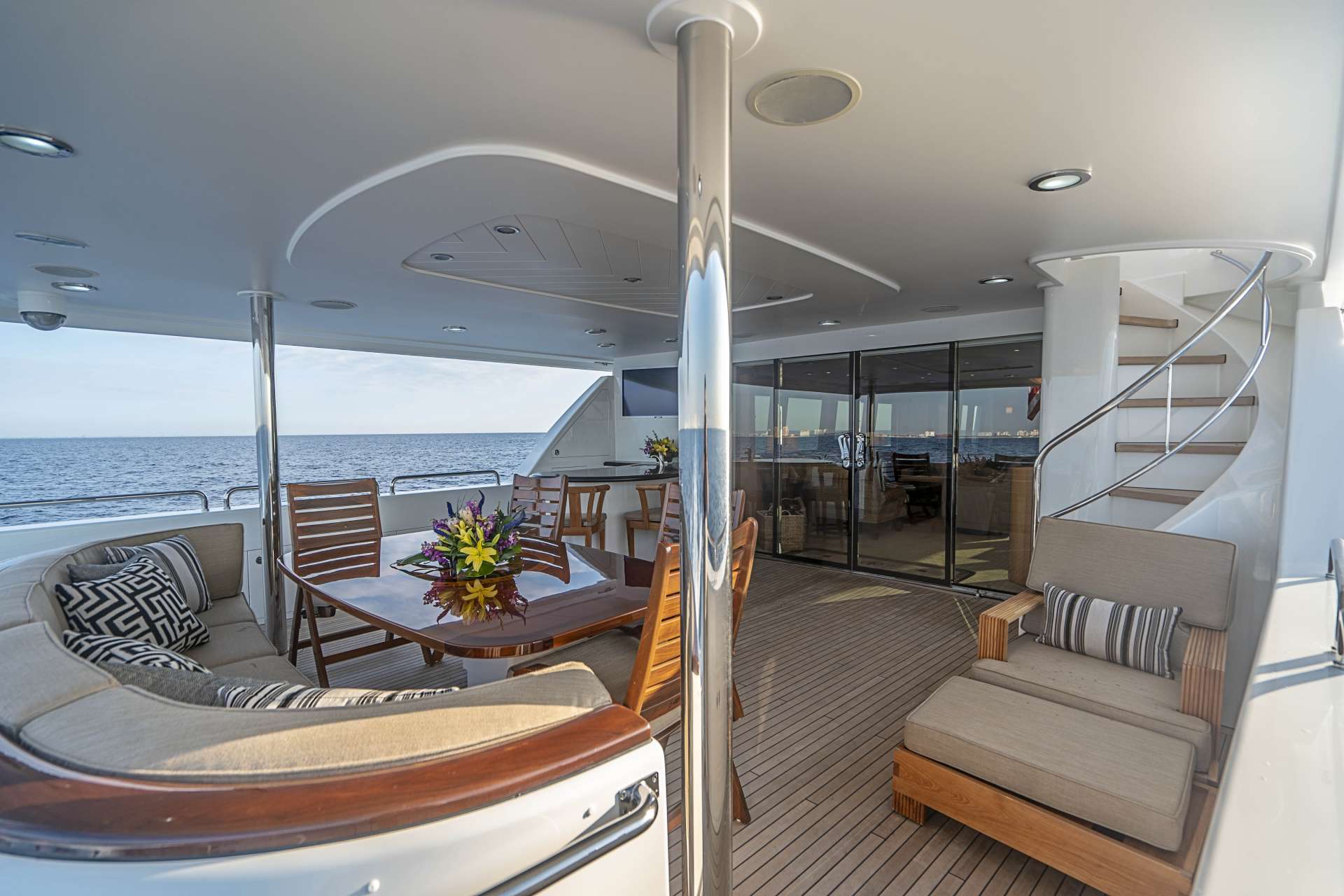 aft main deck.jpg