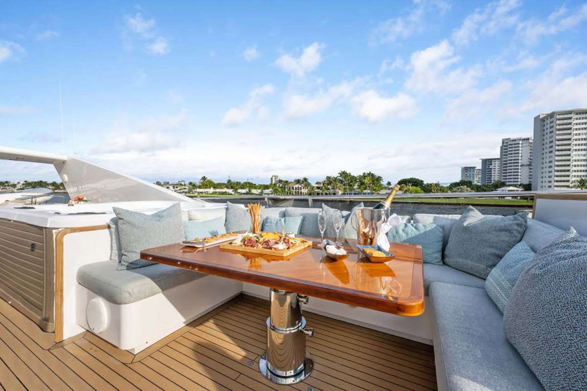 al fresco dining on sun deck .jpg