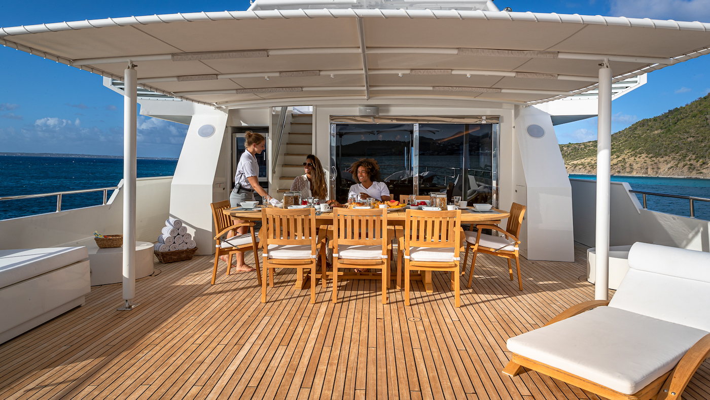 alfresco dining on the upper deck.jpg