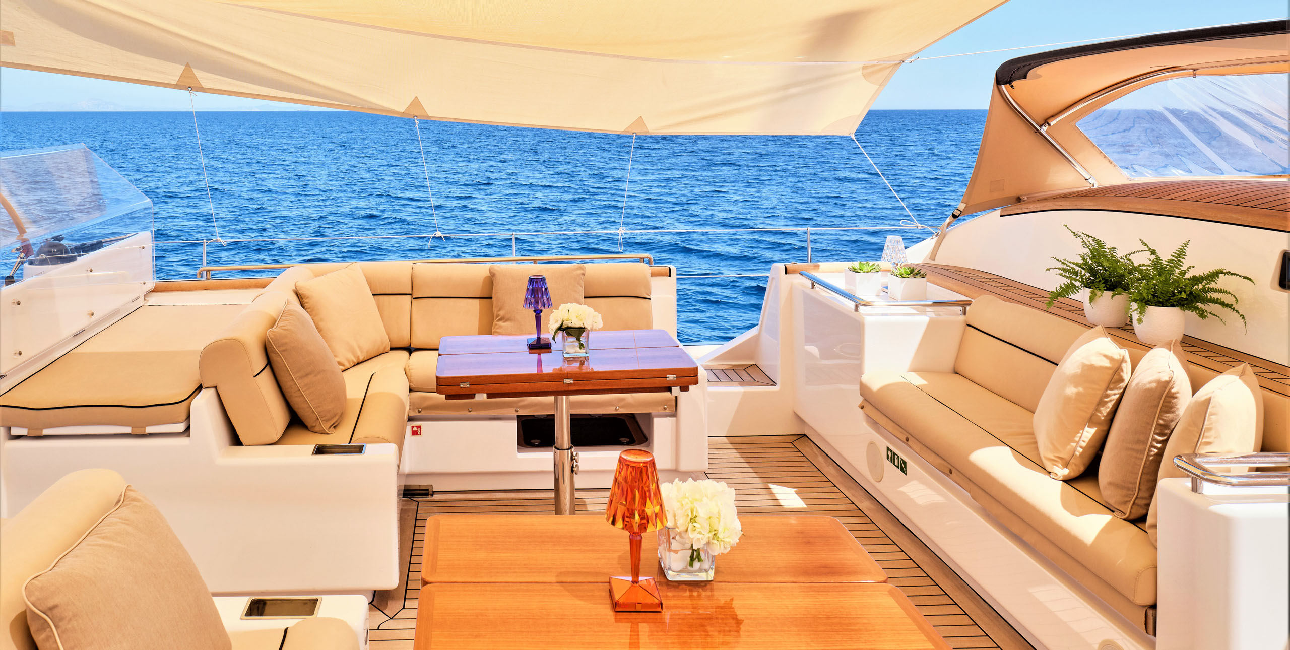 deck seating and dining area.jpg