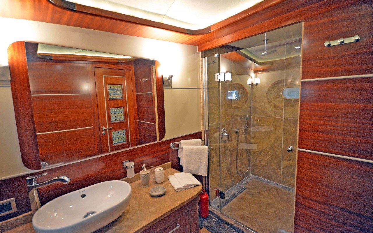 double suite  ensuite bathroom.jpg