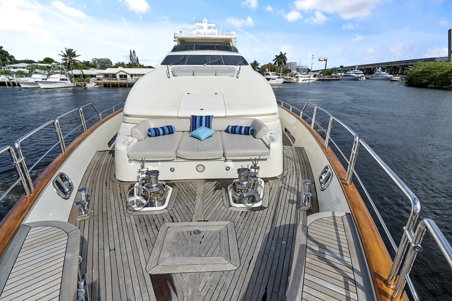 foredeck seating.jpg