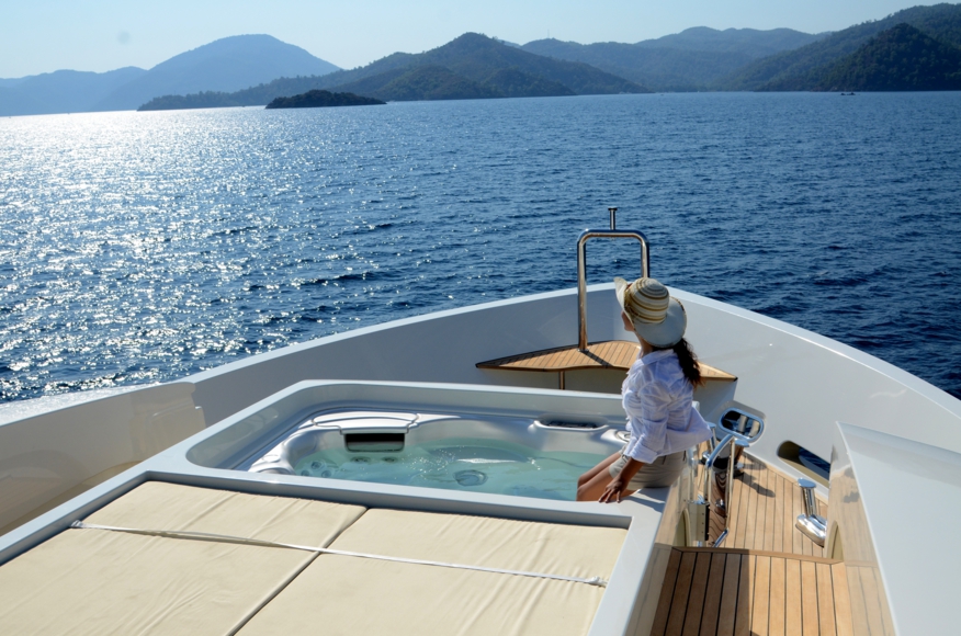 jacuzzi bow.jpg
