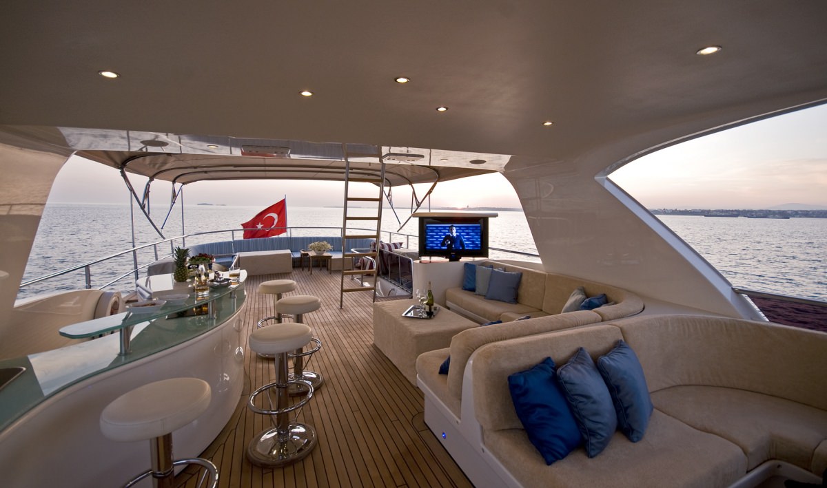 large Flybridge.jpg