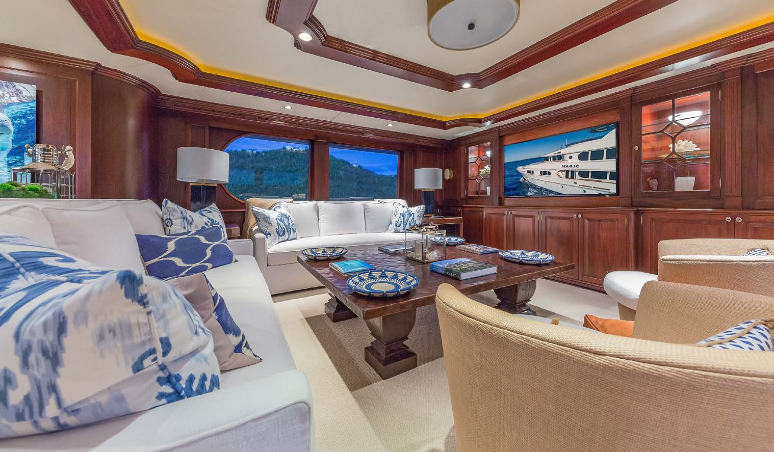 main deck saloon.png
