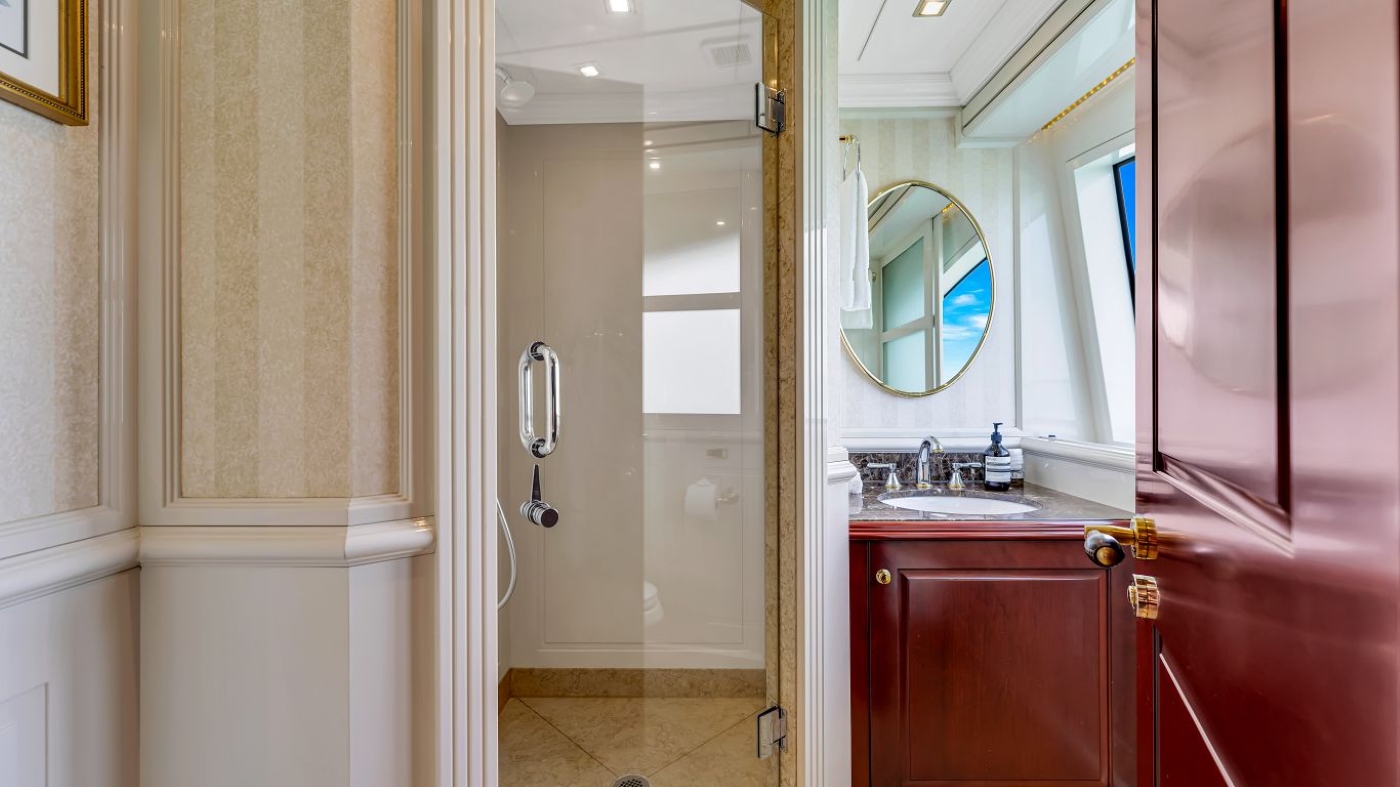 master bathroom 02.jpg