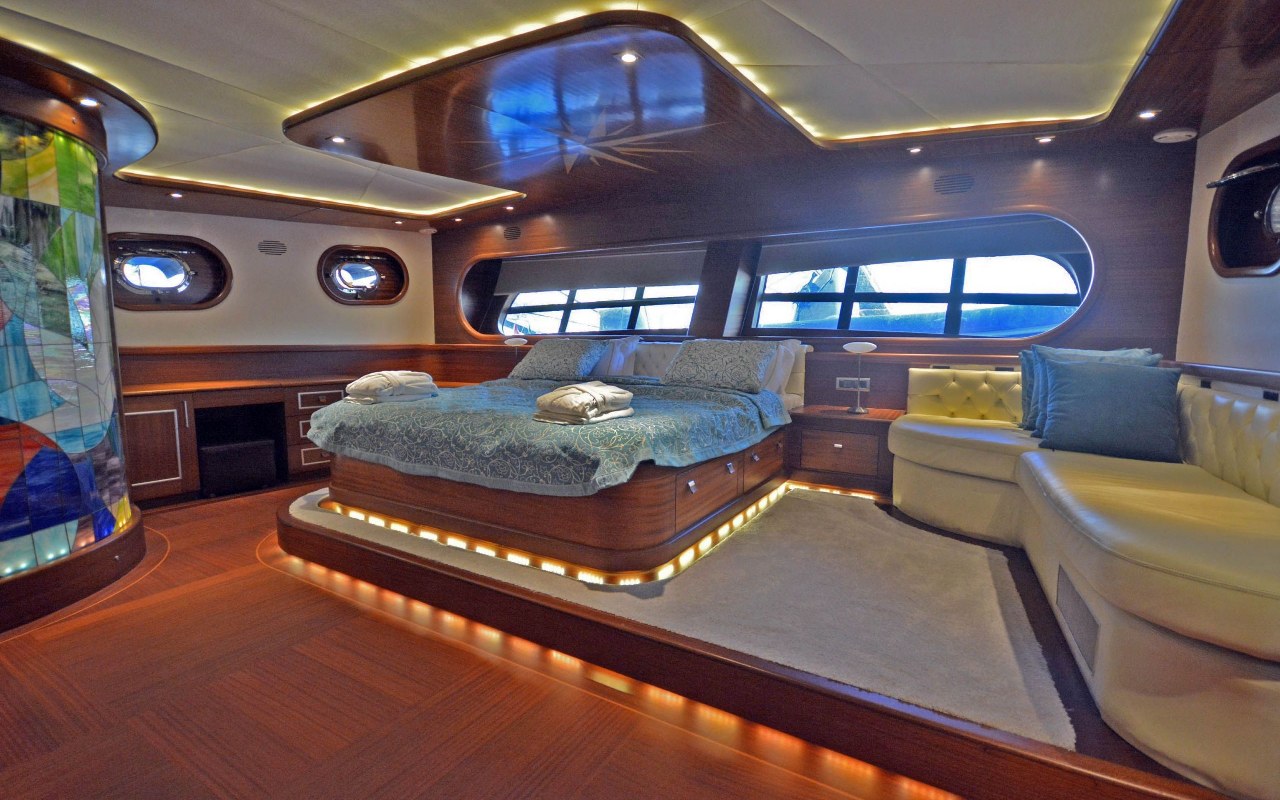 master cabin with seating area.jpg