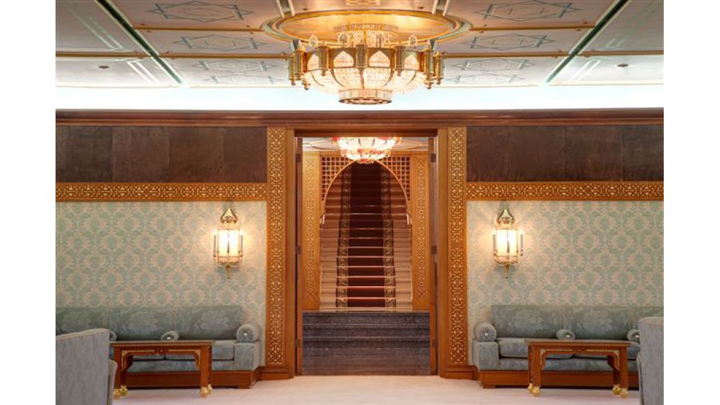 staircase and seating.jpg