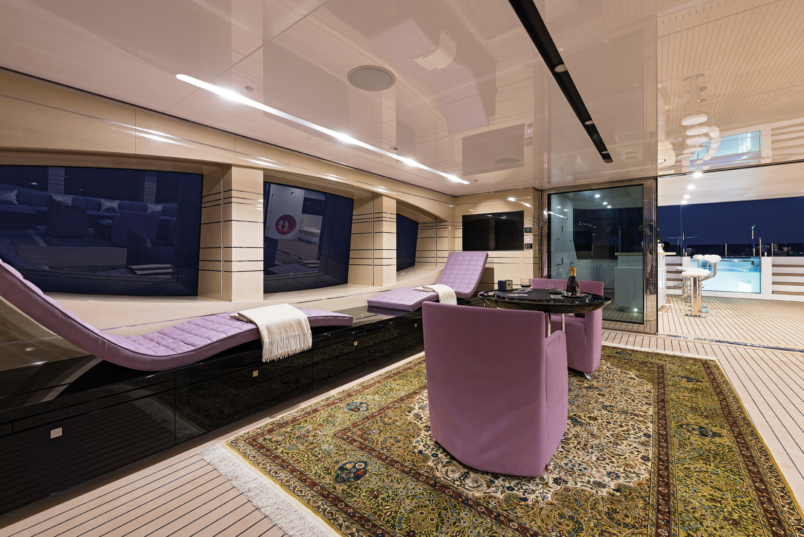 sun deck lounge.jpg