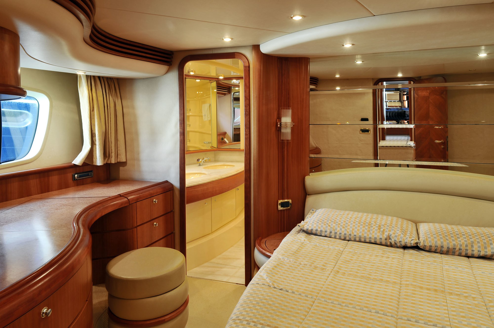 [21m-Yacht-AZUCENA-MARE]-8863-32.jpg