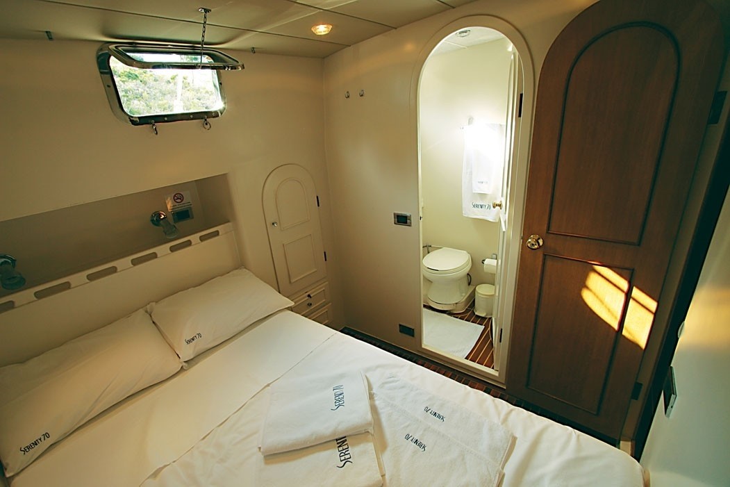 [21m-Yacht-SERENITY-70]-8464-156.jpg