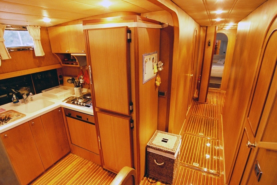 [21m-Yacht-SERENITY-70]-8464-161.jpg
