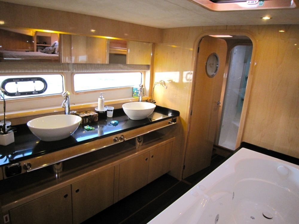 [23m-Yacht-CATTITUDE]-8689-112.jpg