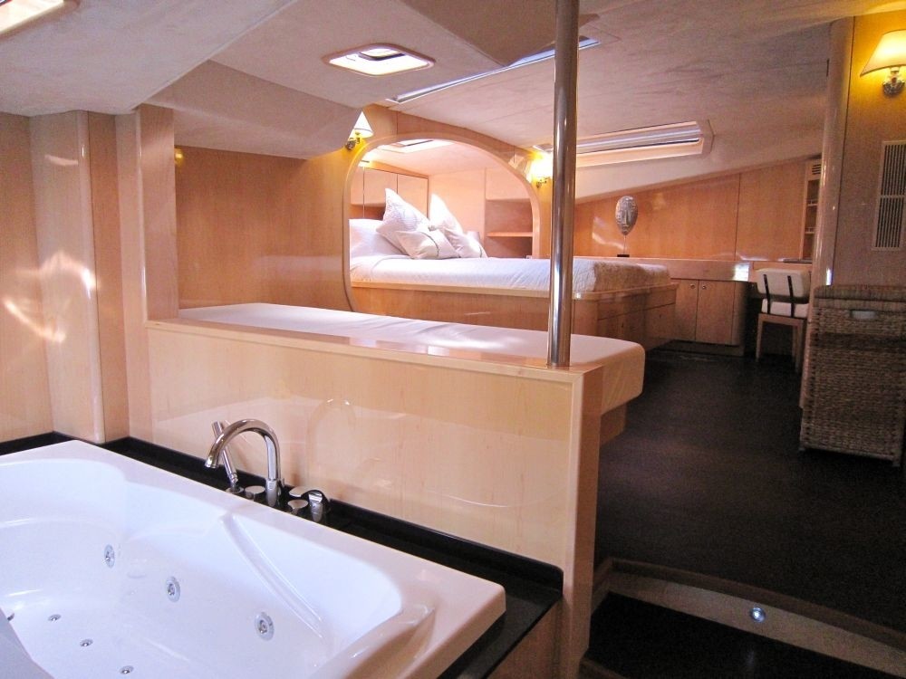 [23m-Yacht-CATTITUDE]-8689-113.jpg