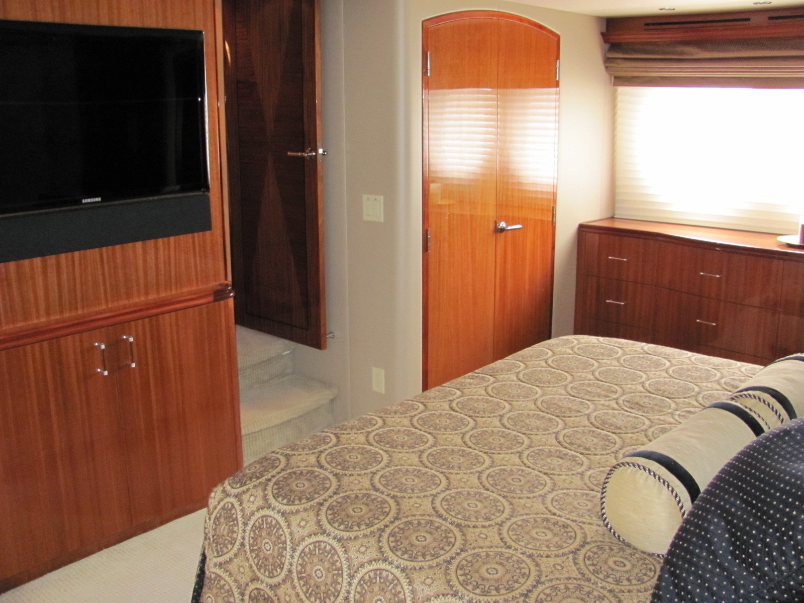 [24m-Yacht-ISLAND-COWBOY]-8442-100.jpg