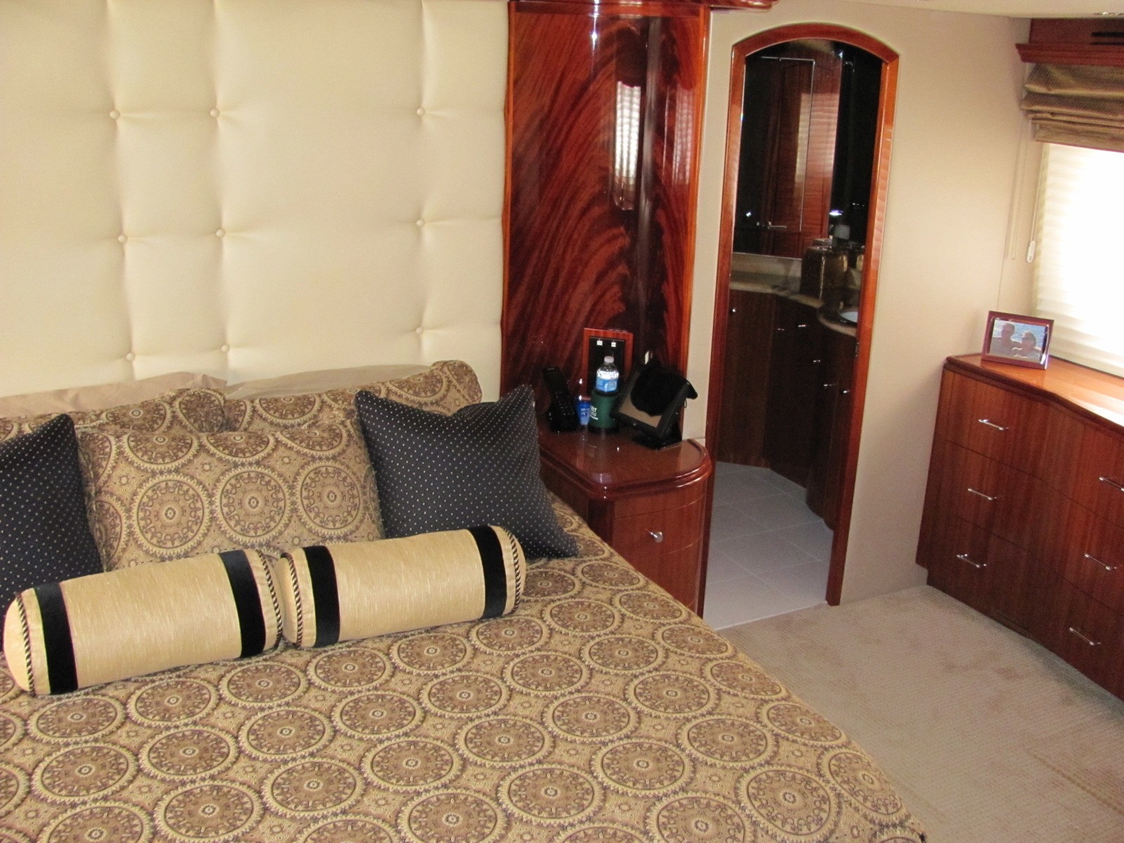 [24m-Yacht-ISLAND-COWBOY]-8442-119.jpg