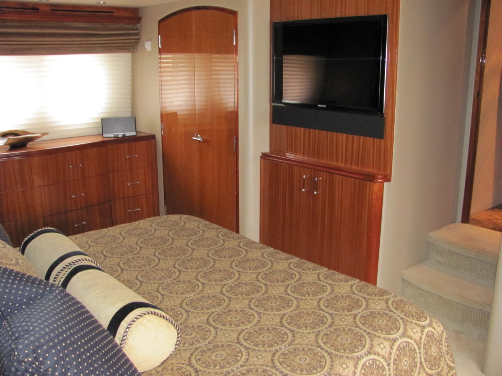 [24m-Yacht-ISLAND-COWBOY]-8442-128.jpg