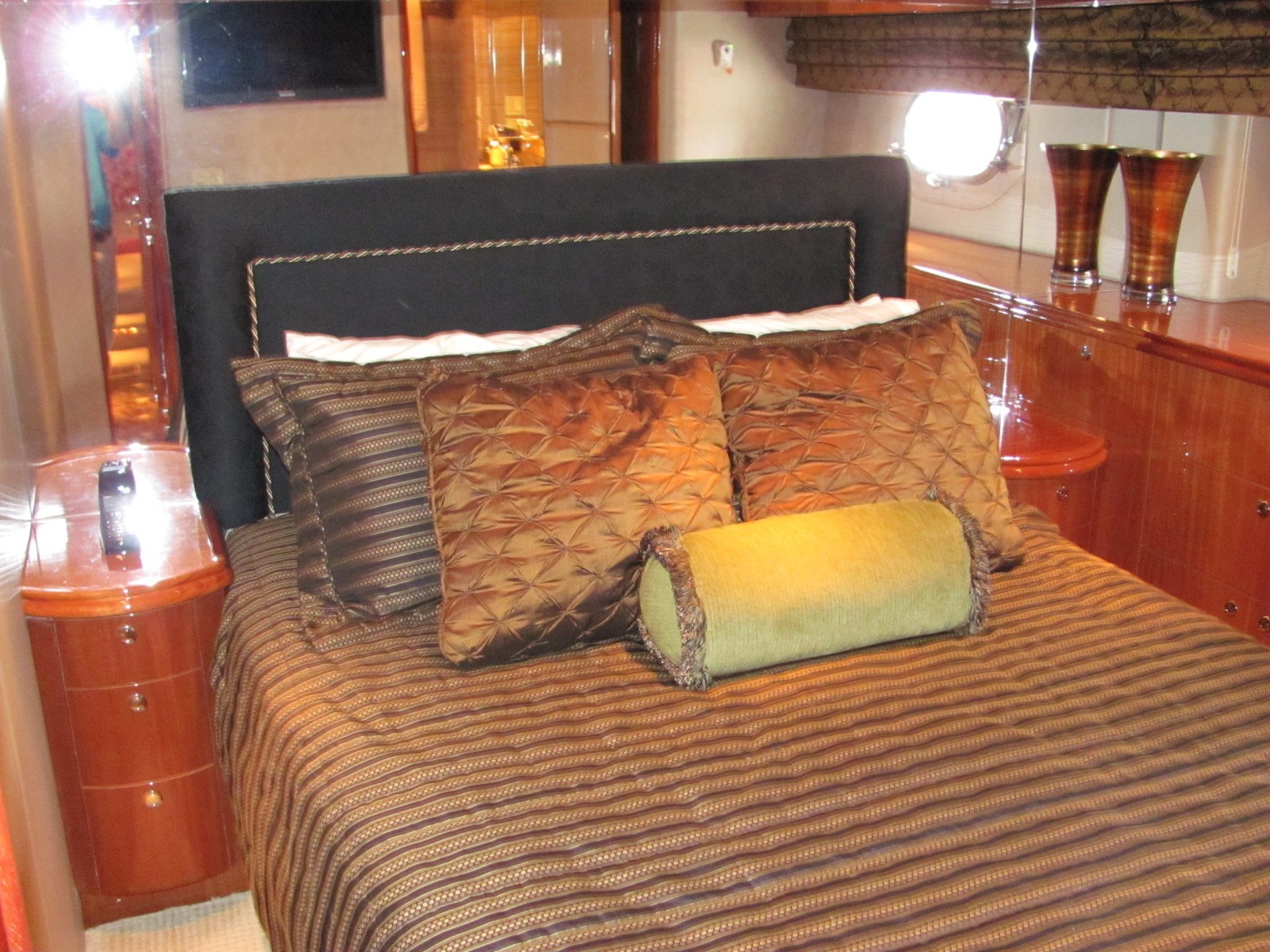 [24m-Yacht-ISLAND-COWBOY]-8442-174.jpg