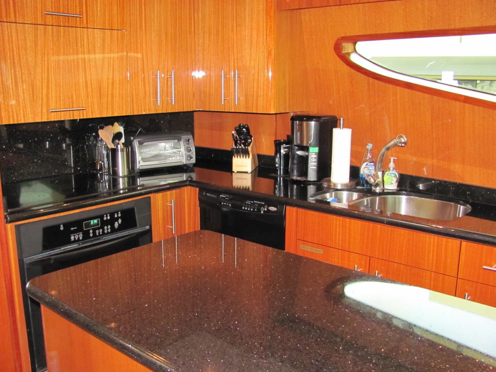 [24m-Yacht-ISLAND-COWBOY]-8442-187.jpg