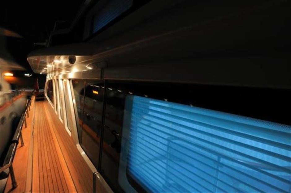 [30m-Yacht-BLUE-SAPPHIRE]-8855-220.jpg