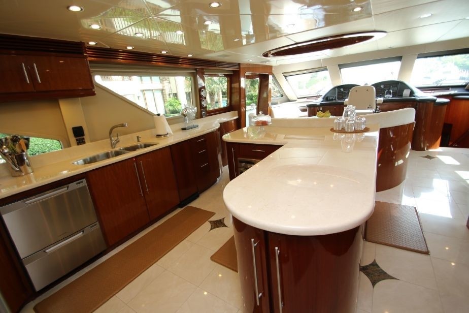 [32m-Yacht-EXIT-STRATEGY]-8287-167.jpg