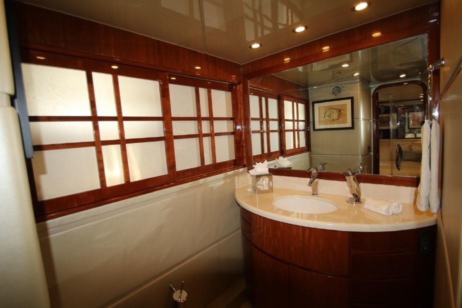 [32m-Yacht-EXIT-STRATEGY]-8287-189.jpg