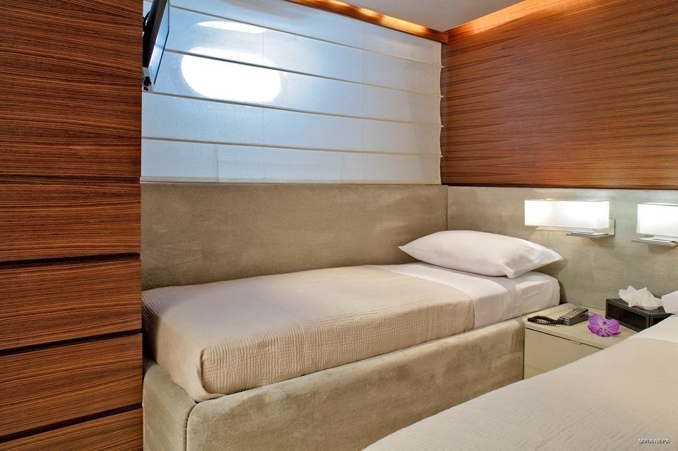 [32m-Yacht-TROPICANA]-8880-42.jpg