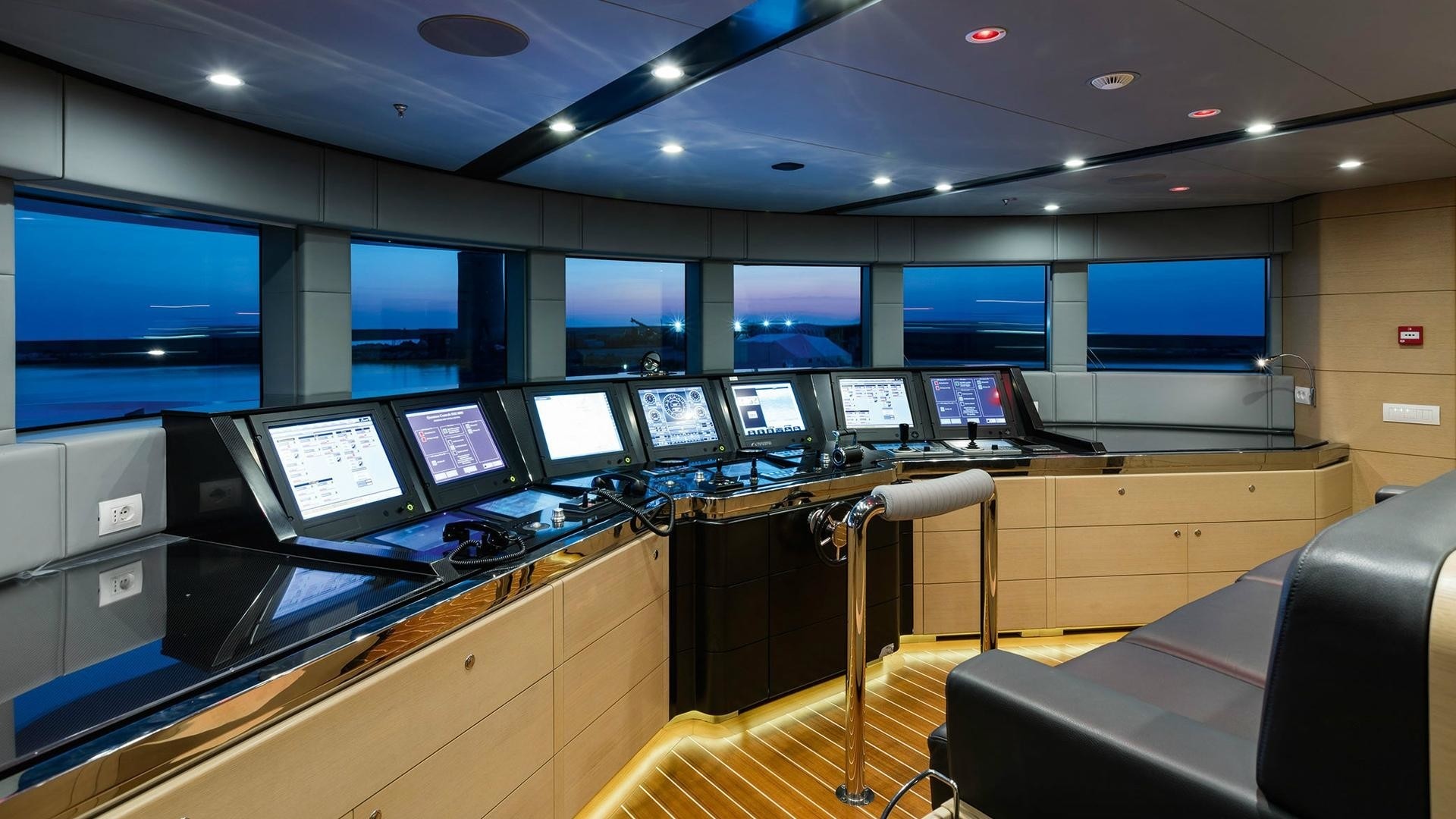 [64m-Yacht-WAKU]-8454-39.jpg