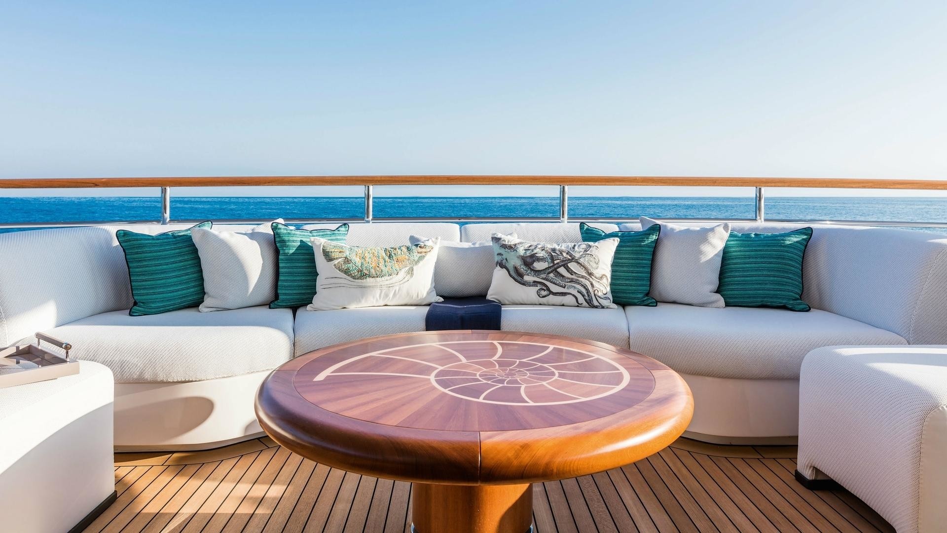 [64m-Yacht-WAKU]-8454-5.jpg