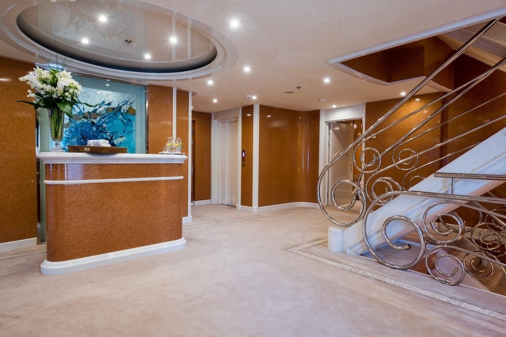 [92m-Yacht-QUEEN-MIRI]-847-103.jpg