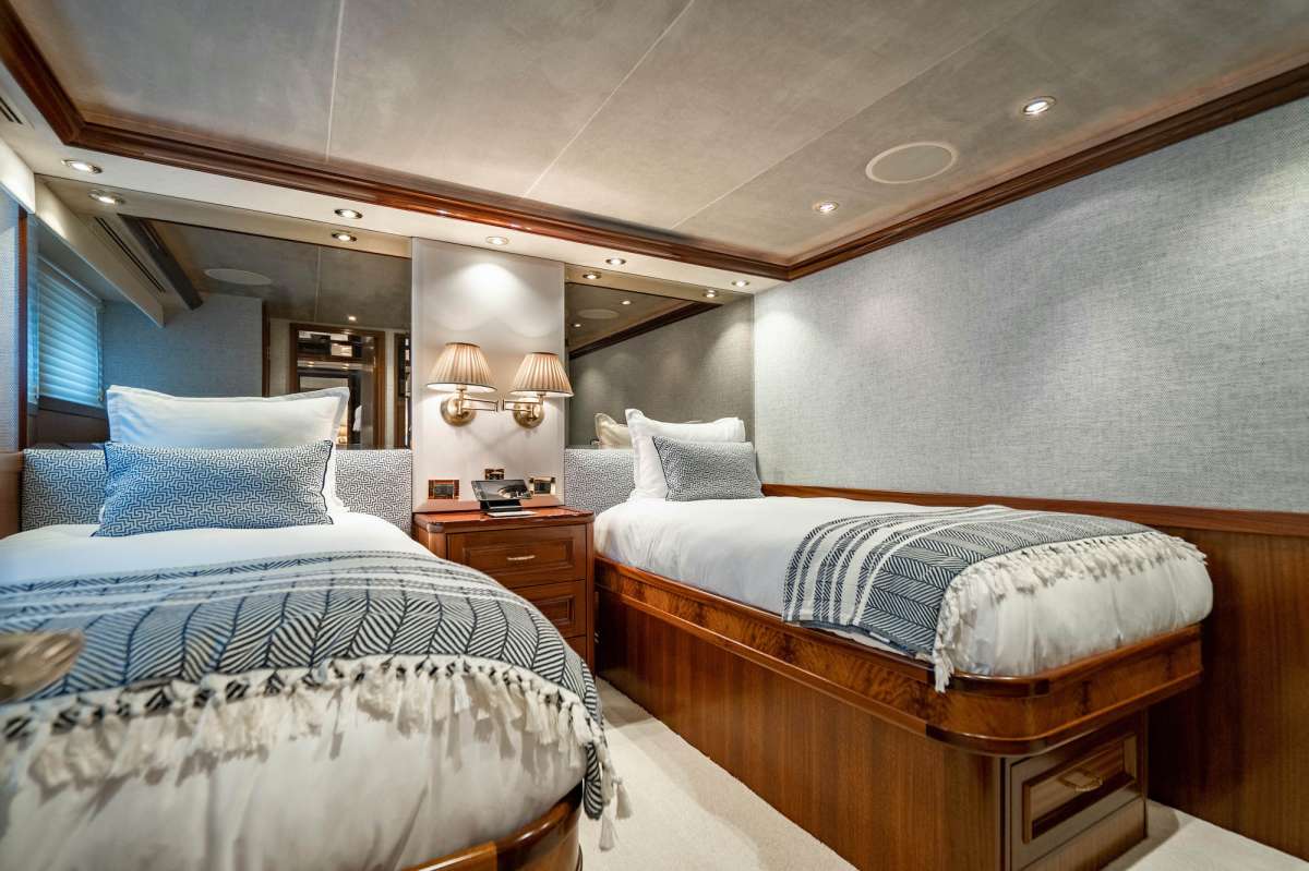 [MOTOR-YACHT-FEELIN-FREE]-8155-14.jpg