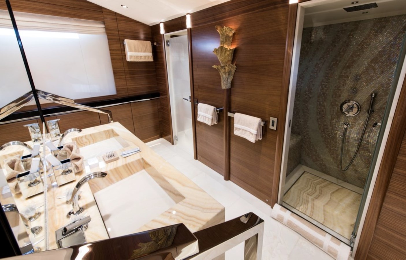 [MOTOR-YACHT-ISA]-8534-27.jpg
